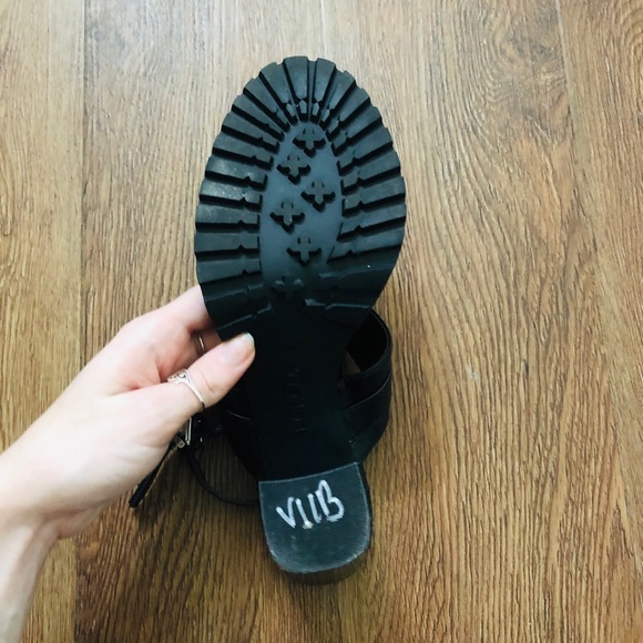 BONGO Chunky Block Heel Sandals - Picture 6 of 8